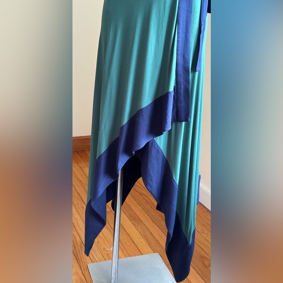 BCBG Blue & Green Asymmetrical Handkerchief Wrap Sz. S - Picture 6 of 13